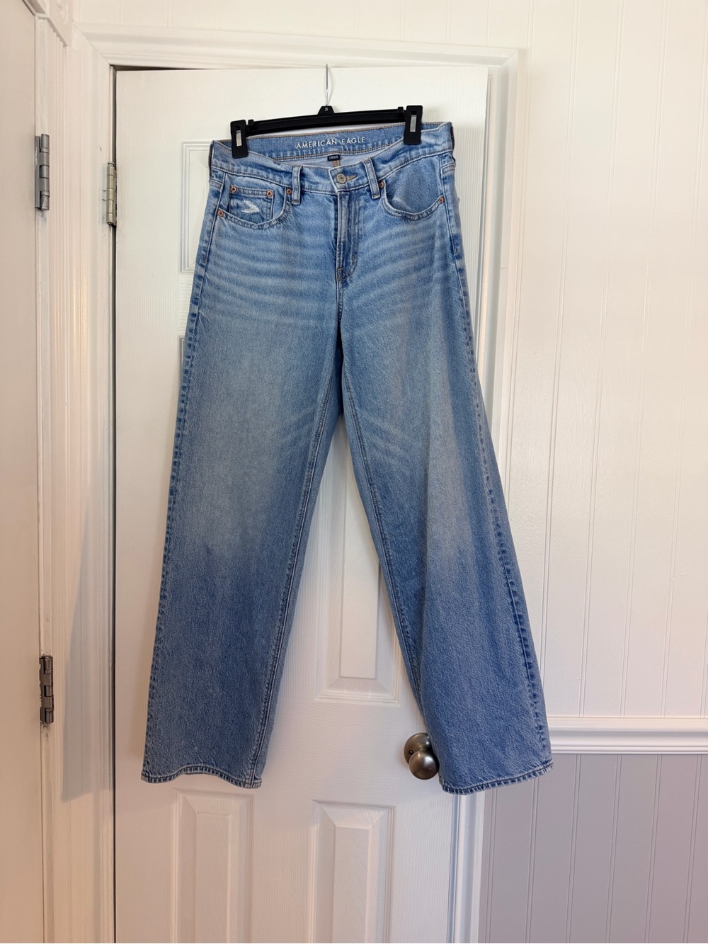 American Eagle Outfitters Light Wash Straight-Leg Jeans